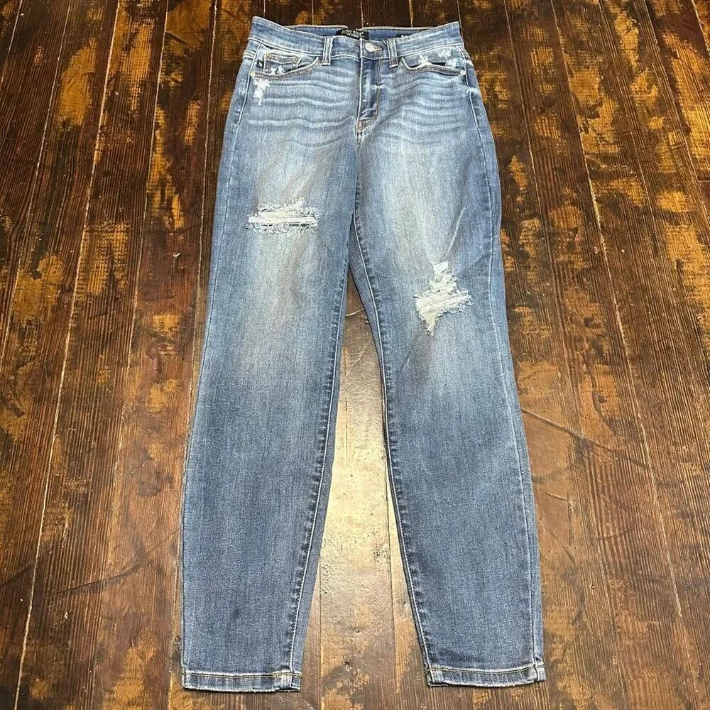 Judy Blue distressed slim fit 3/26 boutique destroyed jeans